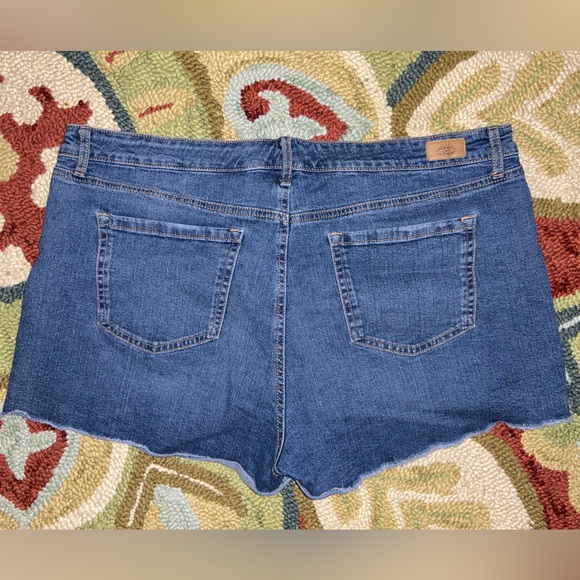 Sofia Vergara Jean Shorts - Picture 3 of 3